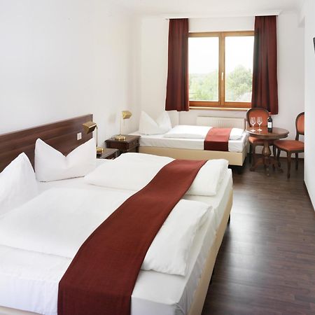 Hotel Marc Aurel Петронелль Экстерьер фото