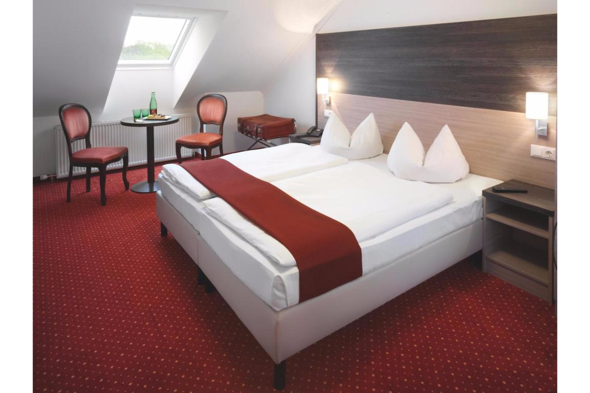 Hotel Marc Aurel Петронелль Экстерьер фото