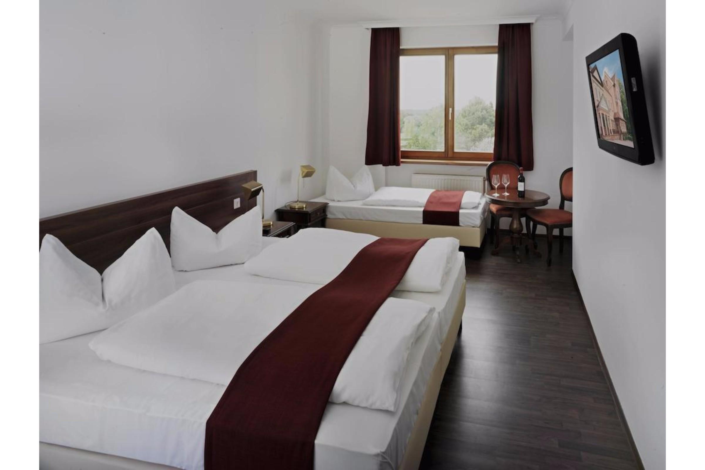 Hotel Marc Aurel Петронелль Экстерьер фото