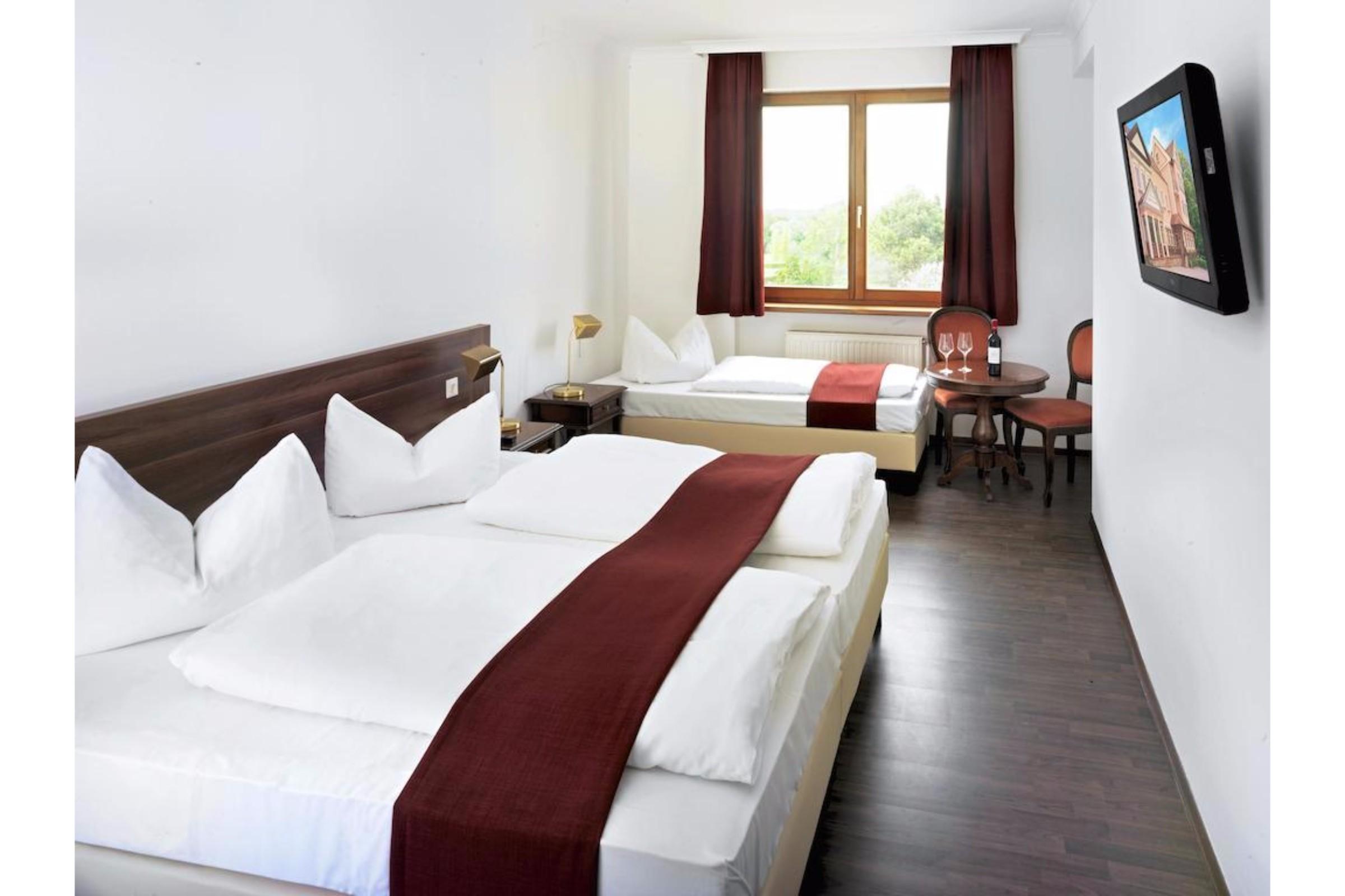 Hotel Marc Aurel Петронелль Экстерьер фото