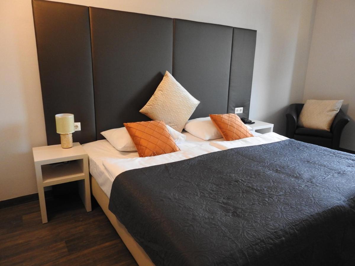 Hotel Marc Aurel Петронелль Экстерьер фото