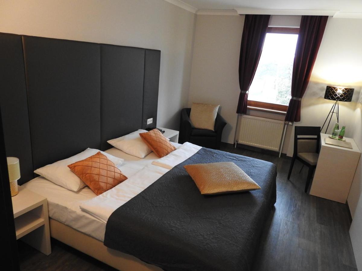 Hotel Marc Aurel Петронелль Экстерьер фото