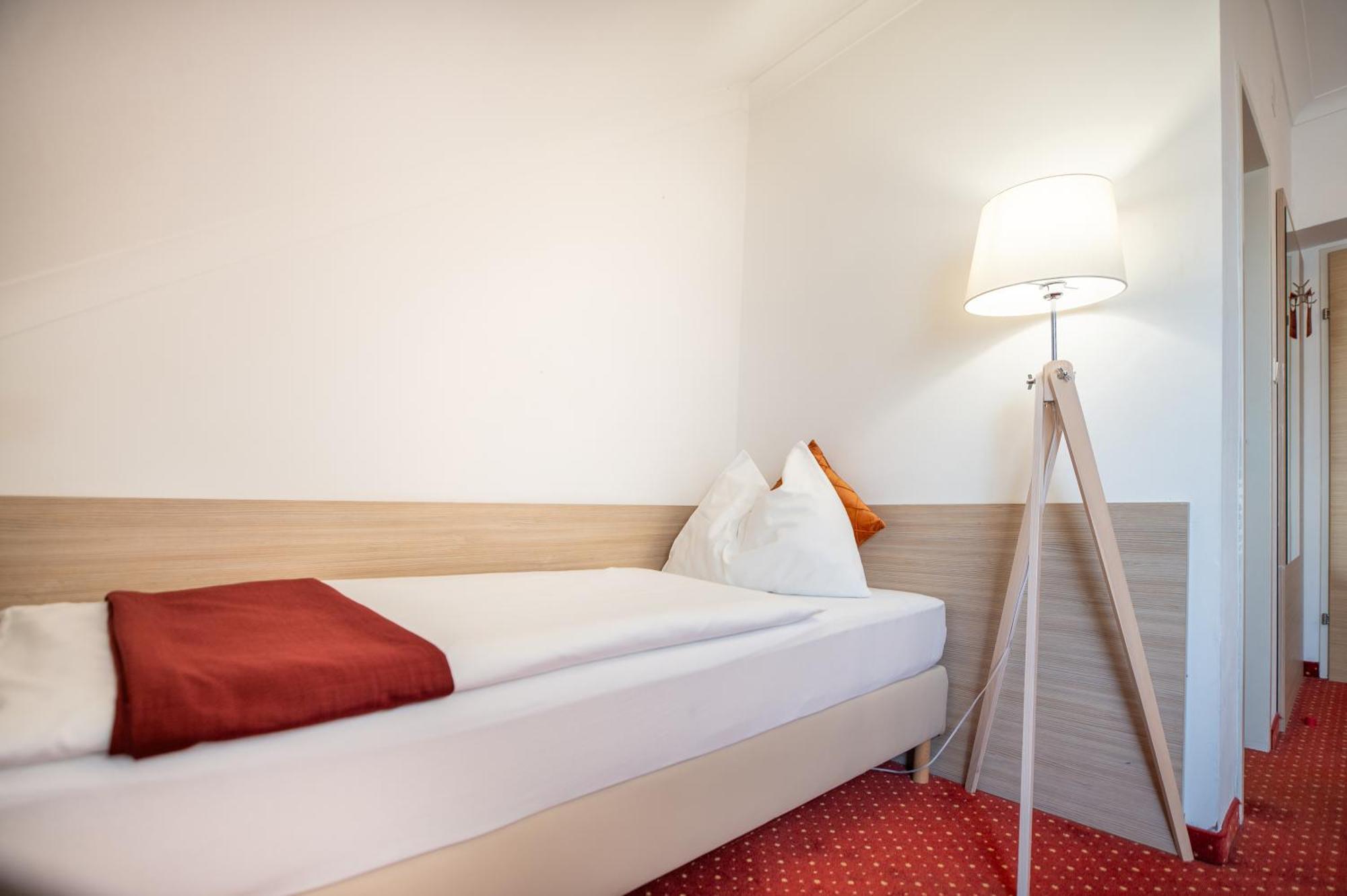 Hotel Marc Aurel Петронелль Экстерьер фото