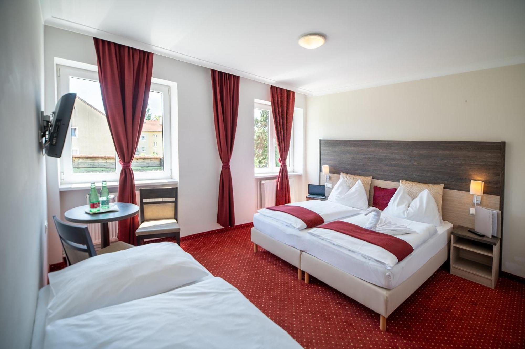 Hotel Marc Aurel Петронелль Экстерьер фото