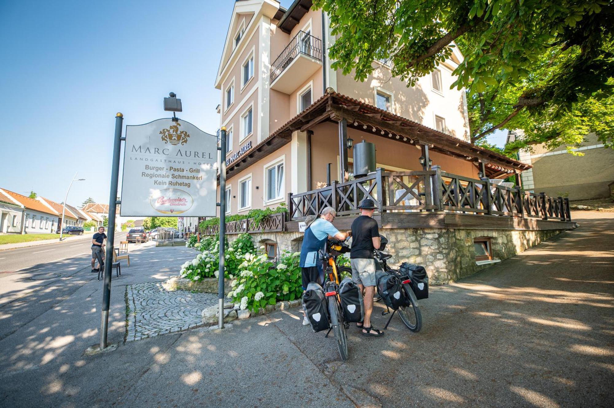 Hotel Marc Aurel Петронелль Экстерьер фото