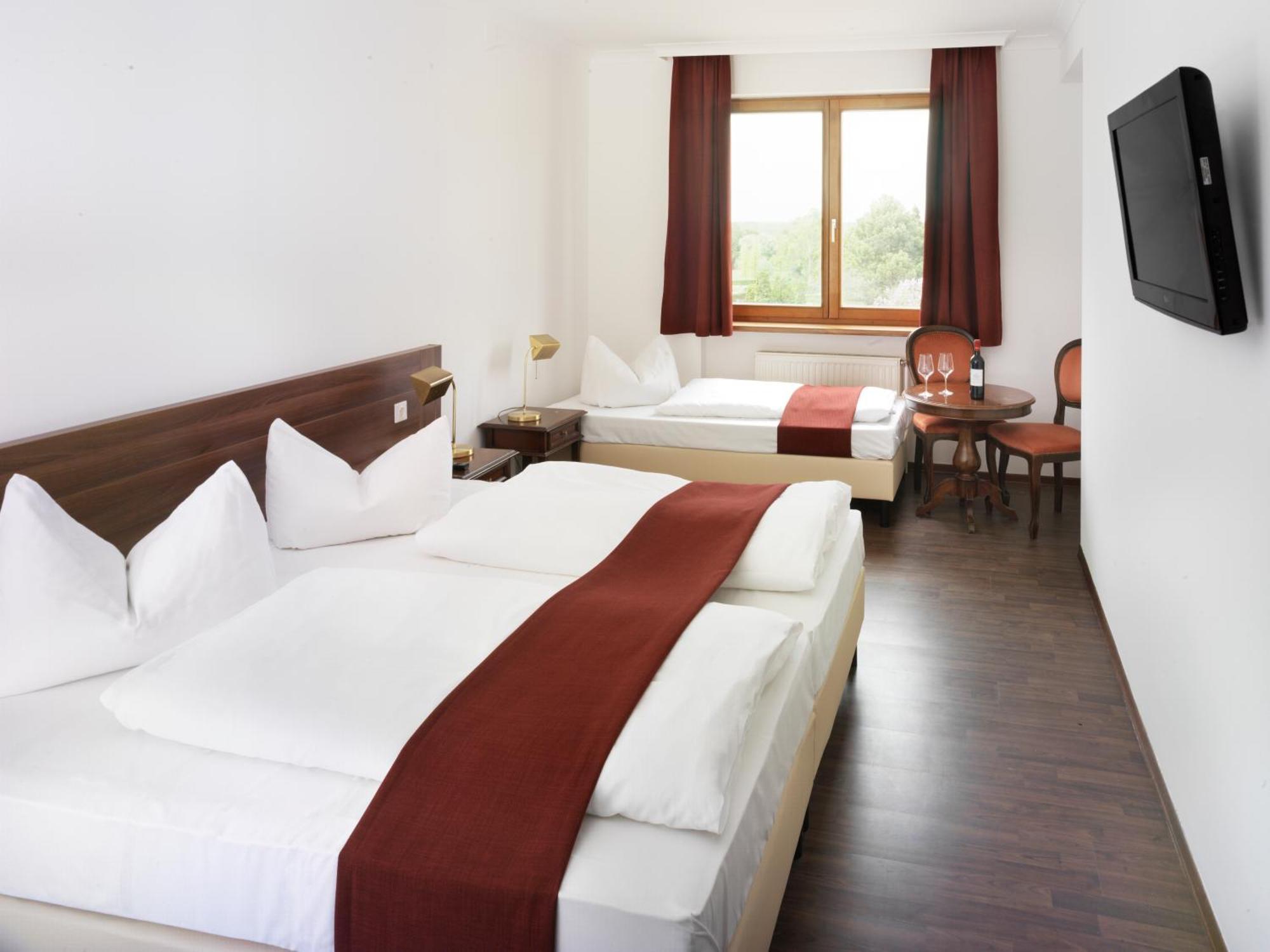 Hotel Marc Aurel Петронелль Экстерьер фото